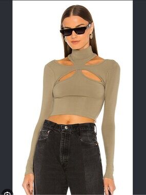 New H:OURS Revolve Cutout High-Neck Long Sleeve Going Out Top Old Money Ribbed